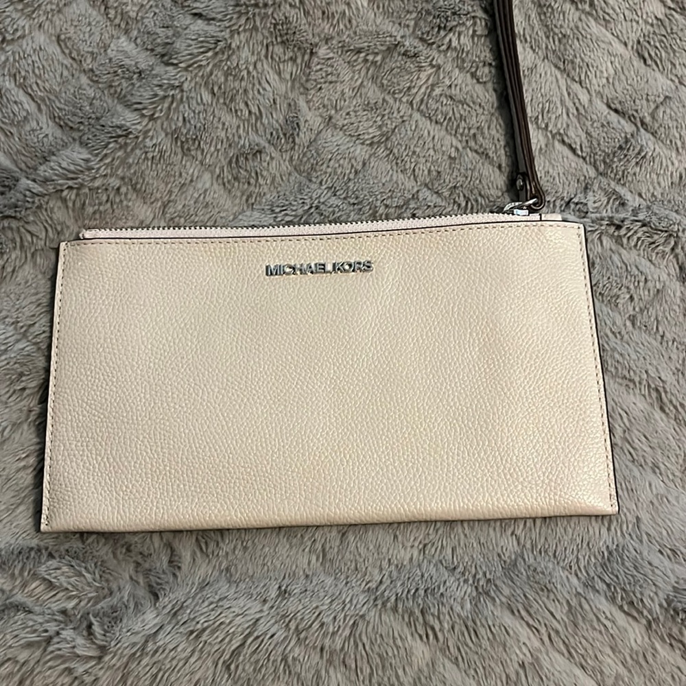 Soft pebbled leather grey Michael Kors wristlet like new
